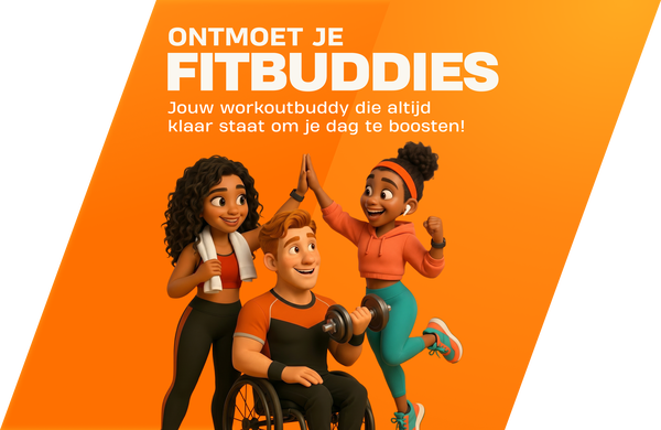 Illustratie van de FitBuddies &ldquo;Energy&rdquo; en &ldquo;Vibe&rdquo; die naast elkaar op de grond zitten tegen een oranje achtergrond. Energy draagt een oranje hoodie, teal legging en oranje-teal sneakers en houdt &eacute;&eacute;n schoen vast. Vibe draagt een oranje top en zwarte legging, zit op blote voeten met gekruiste benen. Beide lachen en kijken elkaar aan. Onderaan staat in witte letters: &ldquo;ONTMOET JE FITBUDDIES &ndash; Jouw workoutbuddy die altijd klaar staat om je dag te boosten!&rdquo;.